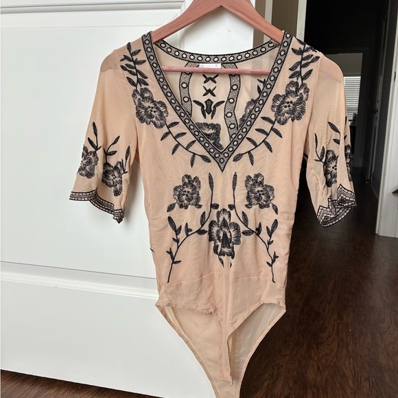 Black Floral Embroidered Bodysuit - Picture 3 of 4